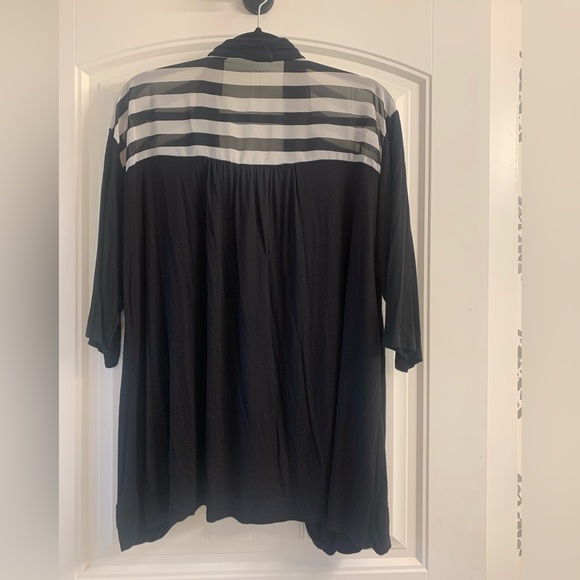 Short Sleeved Sweater - Picture 2 of 2